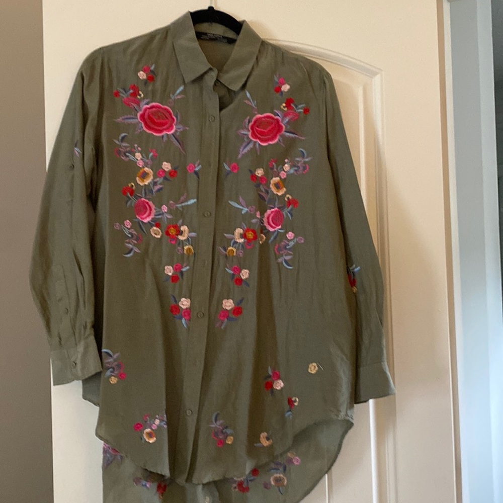 Zara cute tunic .. beautiful embroidery olive green never worn!